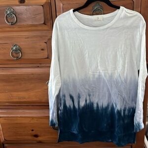 T.La Women’s Blue White Ombré Long Sleeve Tee Tunic Size Medium NWOT